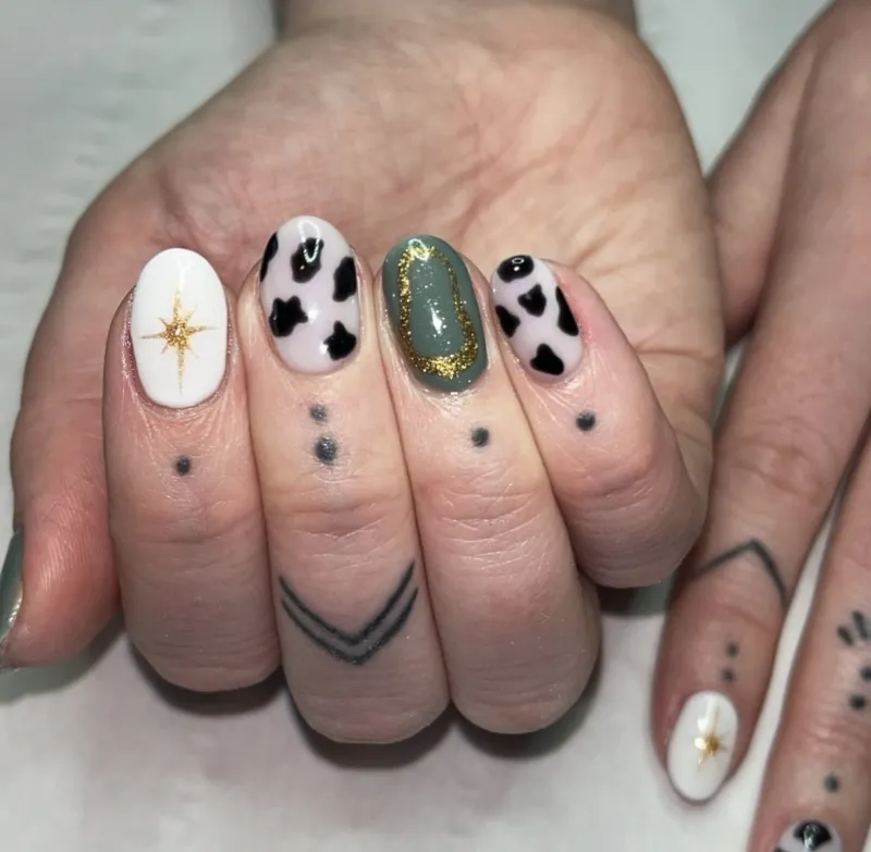 Nails with patterned designs
